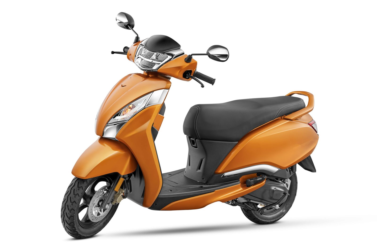 ciclomotor-laranja-urbano-moderno-em-um-fundo-branco-scaled Cotação - Proteção Veicular